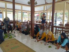 Sosialisasi dan Pembuatan Ecoprint